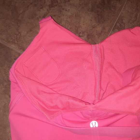 NWOT lululemon yoga tank top w/ built-in bra - Picture 7 of 7